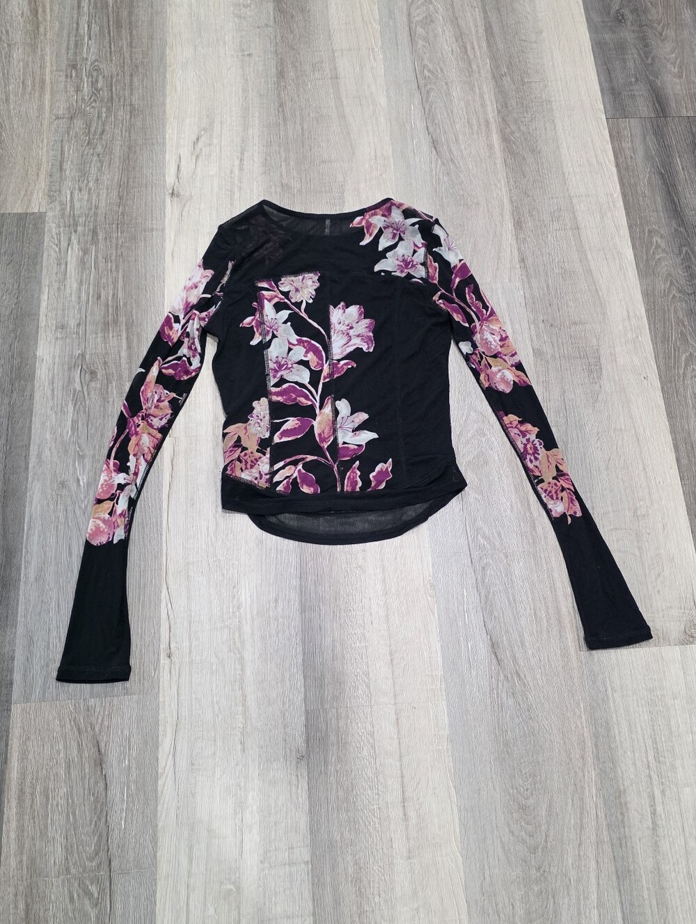 Free People Women's Black Long-Sleeve Floral Top Size M - Picture 2 of 5